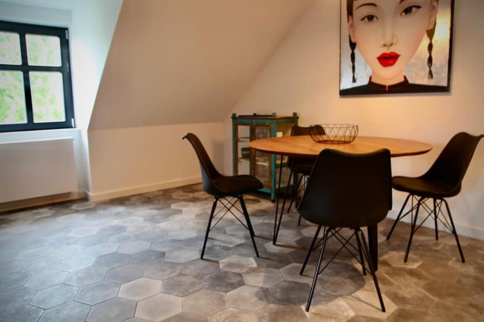 Living room, Business facilities, Decorative detail, Decorative detail, Seating area, Dining area