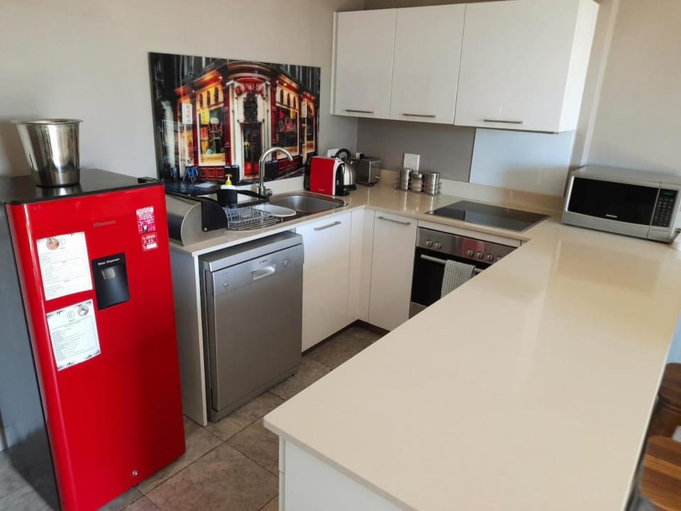 Coffee/tea facilities, Kitchen or kitchenette, dishwasher, oven, stove, toaster
