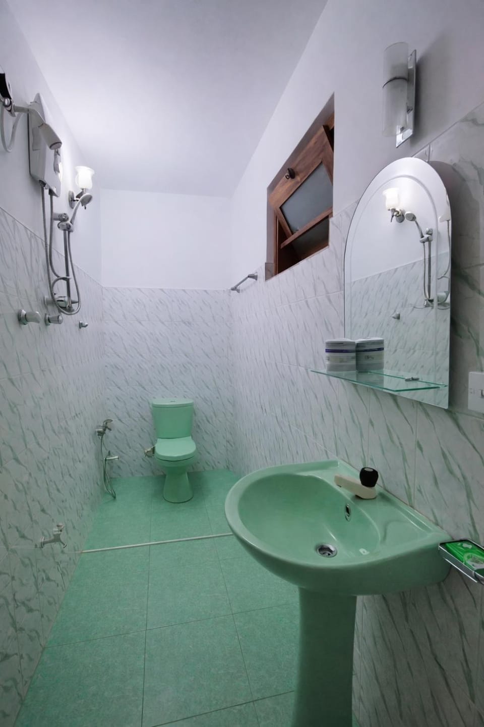 Mali Guest House Bed and Breakfast in Hikkaduwa
