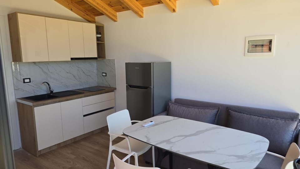 Kitchen or kitchenette, Living room, Seating area, Dining area, oven, stove
