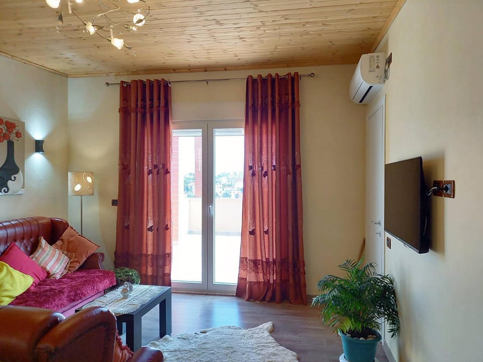 TV and multimedia, Living room, Seating area, air conditioner
