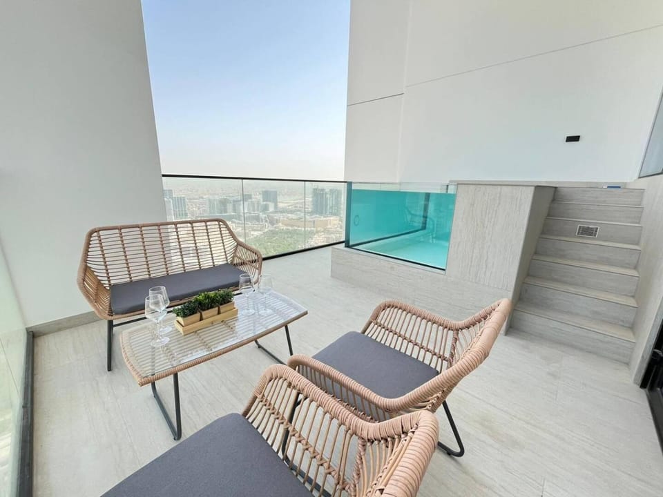 Sky 2br Sanctuary With Plunge Pool Gym Parking! Apartment in Dubai