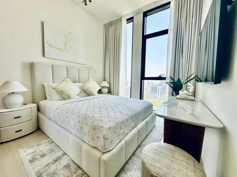 Sky 2br Sanctuary With Plunge Pool Gym Parking! Apartment in Dubai