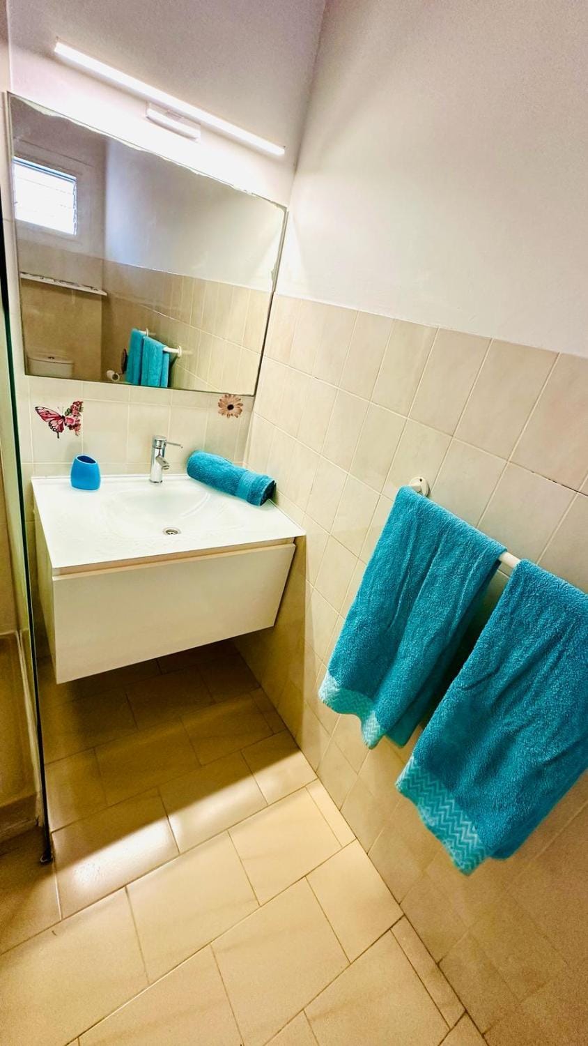 Bathroom, towels
