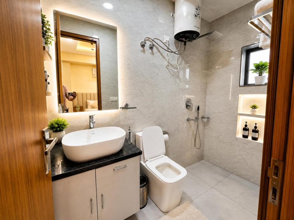 Shower, Toilet, Bathroom, bidet, towels