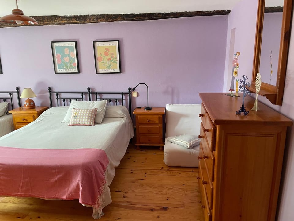 Bed, Photo of the whole room