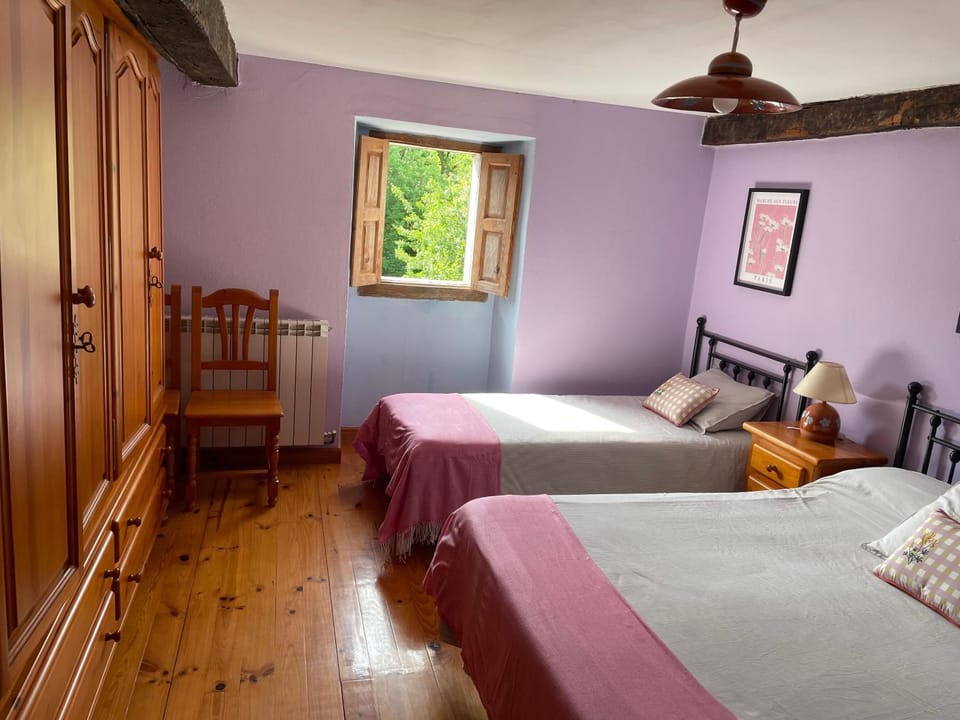 Bed, Photo of the whole room, Bedroom