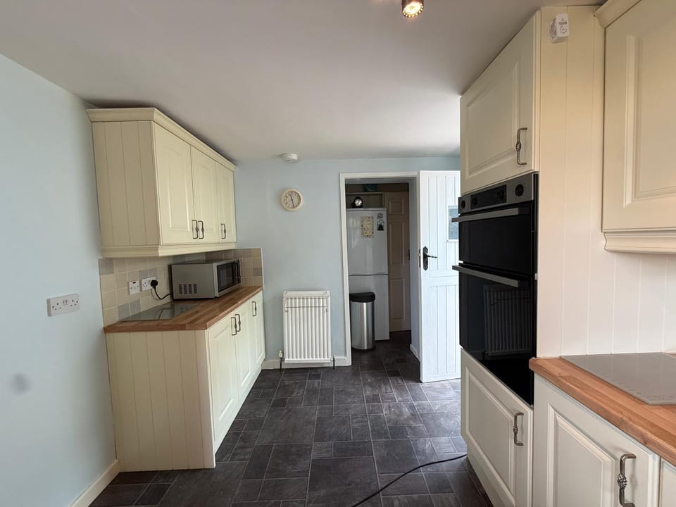 microwave, kitchen