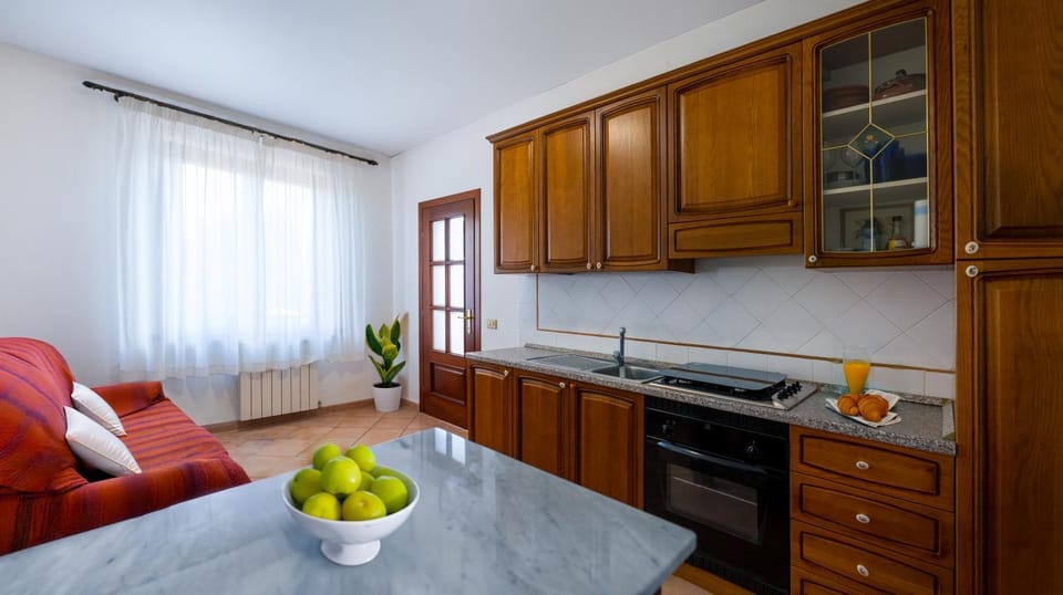 Kitchen or kitchenette, Living room, Seating area, Dining area, pet friendly, stove