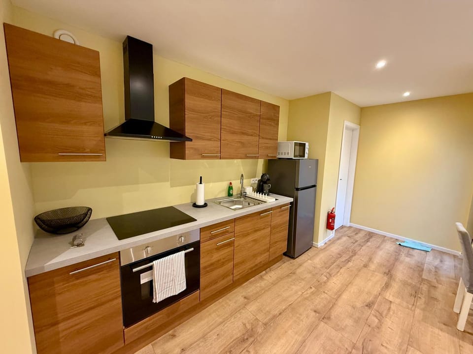 microwave, oven, stove, kitchen