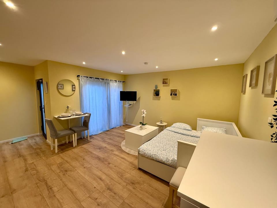 TV and multimedia, Photo of the whole room, Dining area