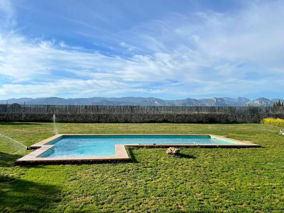 Lujosa Villa con piscina junto a Palma Villa in Pla de Mallorca