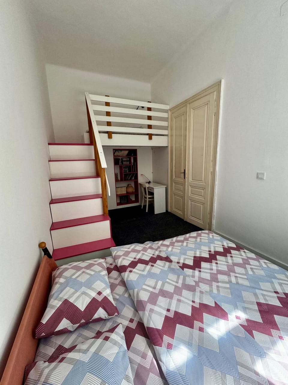 Photo of the whole room, Bedroom