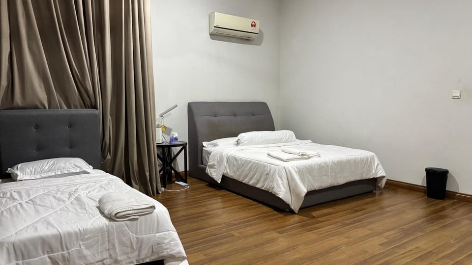 Bed, Photo of the whole room, Bedroom, air conditioner