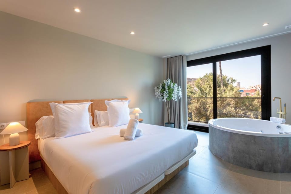 Photo of the whole room, Bedroom