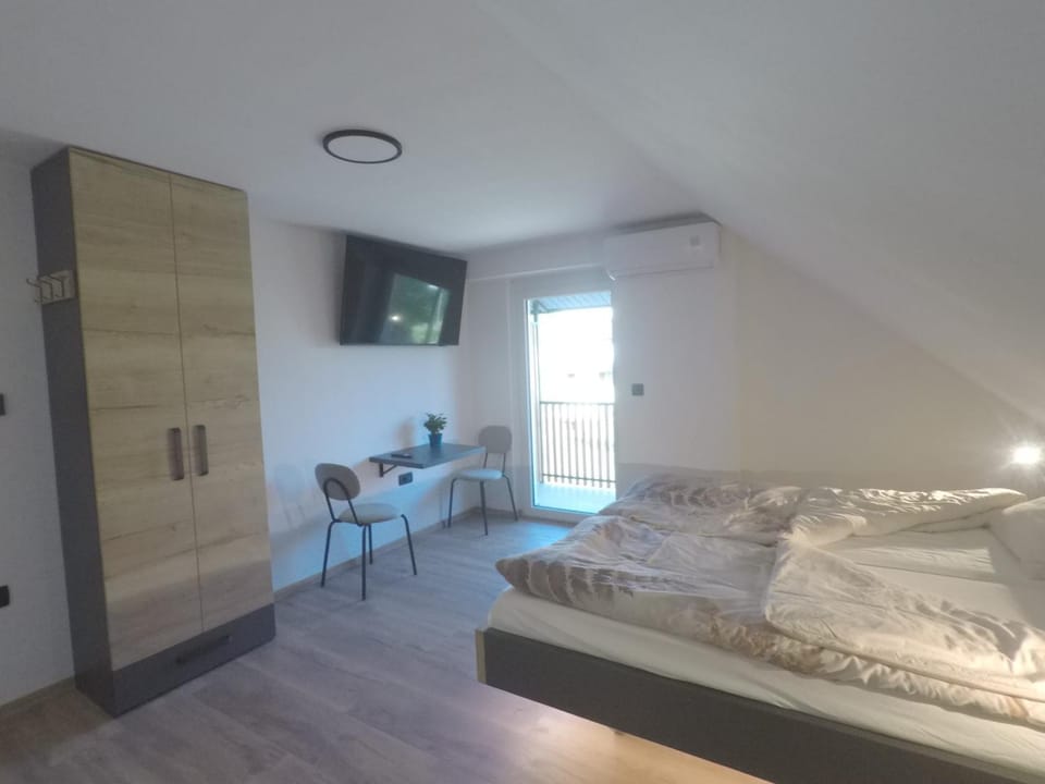 TV and multimedia, Photo of the whole room, wardrobe