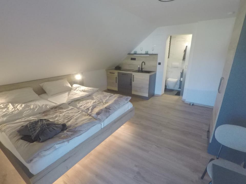 Bed, Photo of the whole room, towels