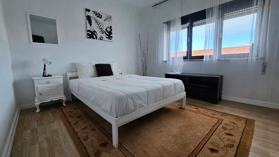 Freedom Surf House Four Bedroom Upstairs Villa Apartment in Amoreira
