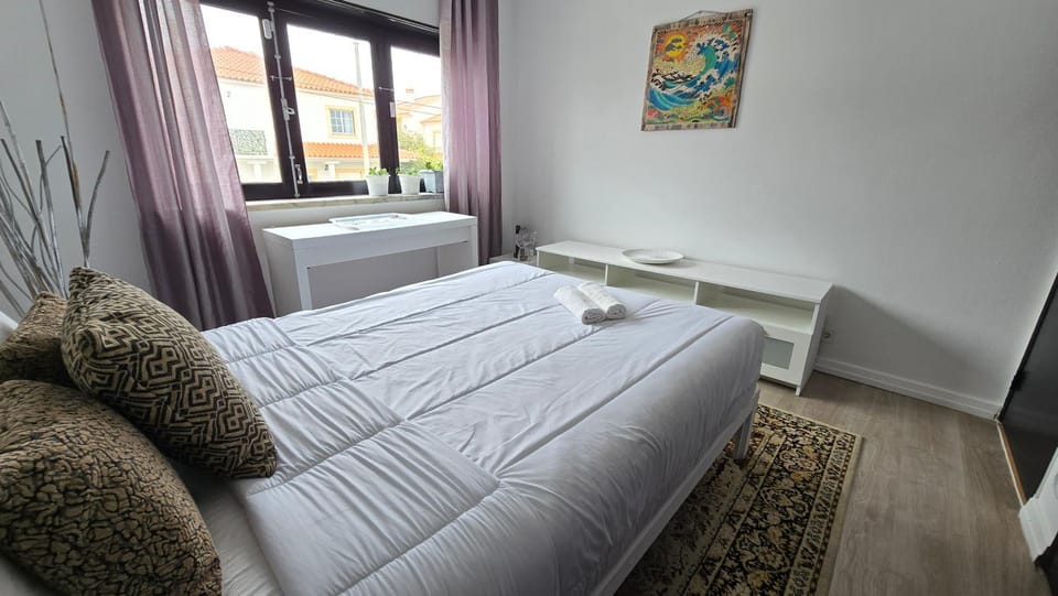 Freedom Surf House Four Bedroom Upstairs Villa Apartment in Amoreira