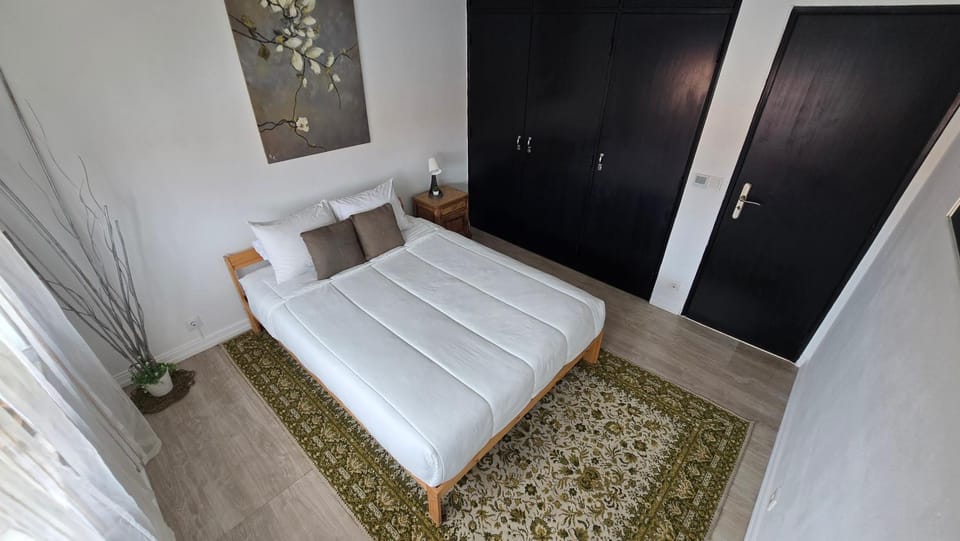 Freedom Surf House Four Bedroom Upstairs Villa Apartment in Amoreira