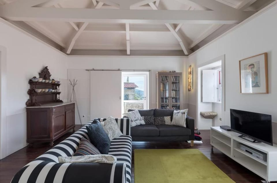 Communal lounge/ TV room, TV and multimedia, Living room, Seating area, Evening entertainment
