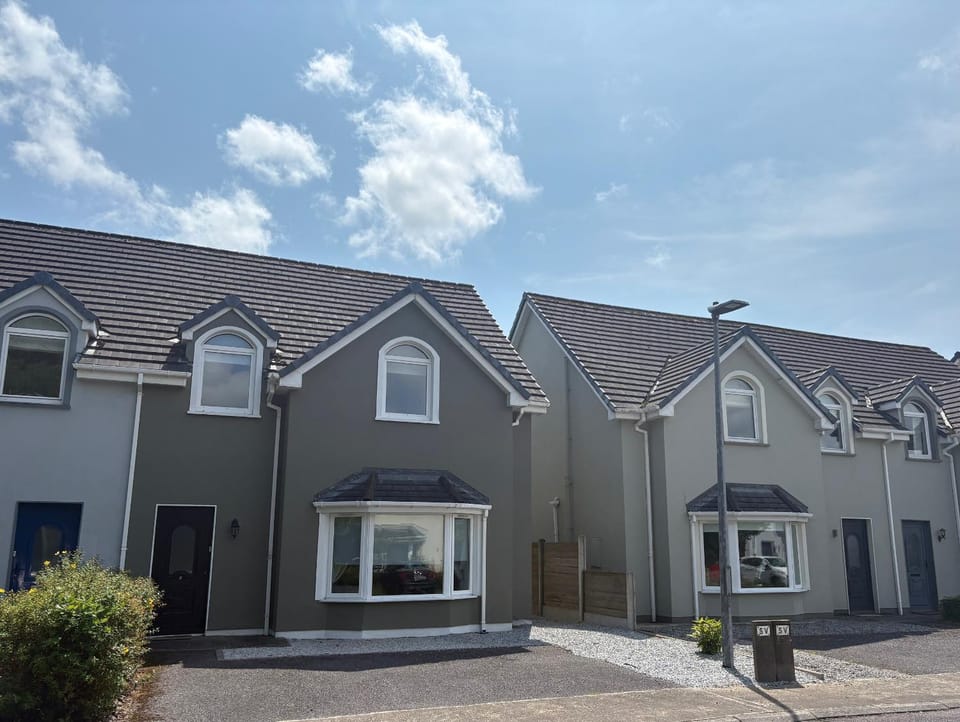 Property building, Day, Neighbourhood, Street view