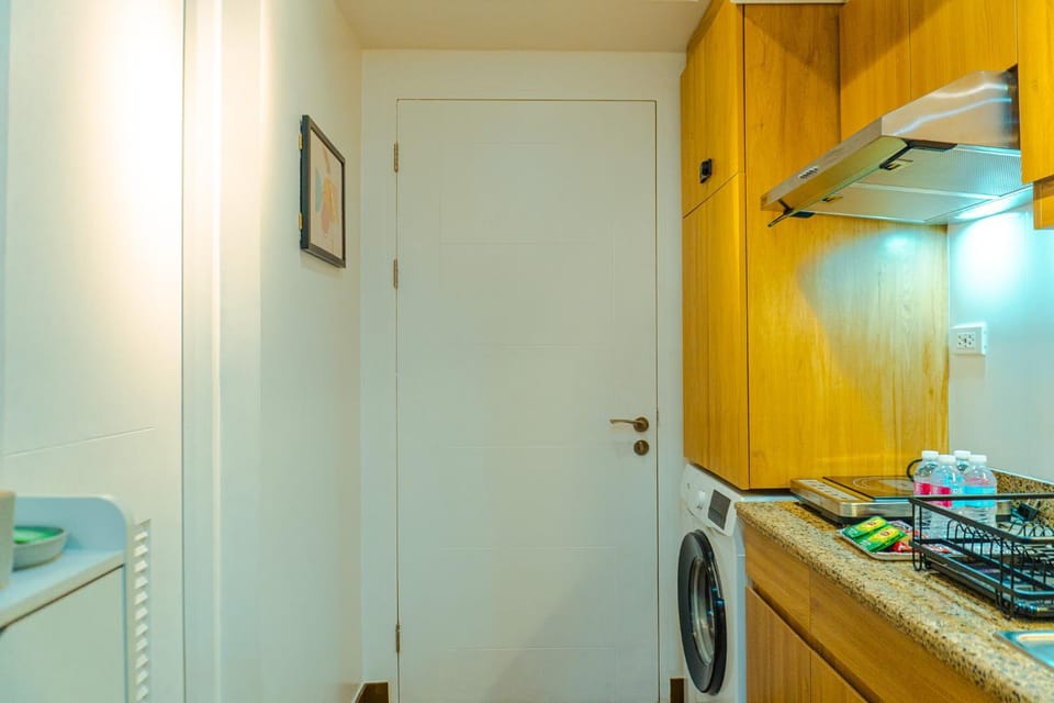 Consider It Yours - Stay Cozy with City Views Apartment in Pasig