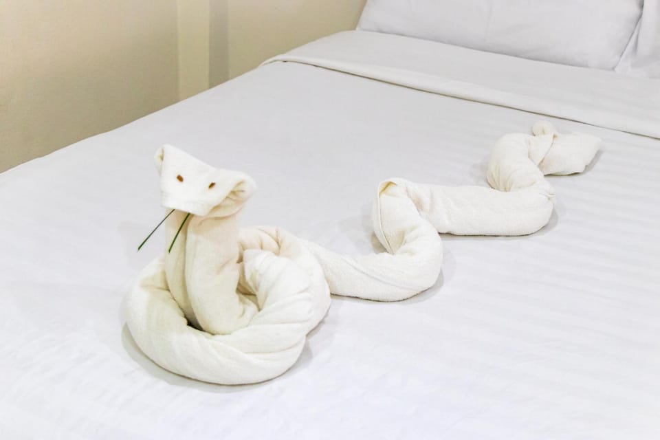 Bedroom, towels