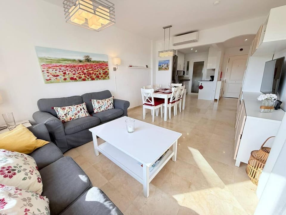 Two bedroom Garden Apt with Sea Views & Pool Apartment in Sitio de Calahonda