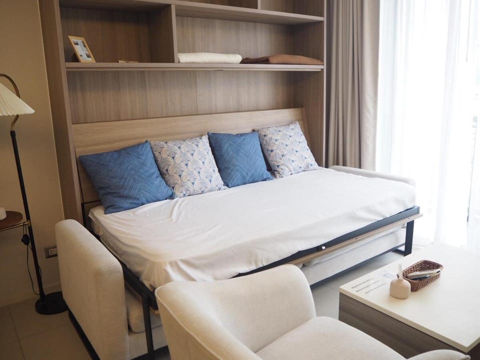Bed, Living room