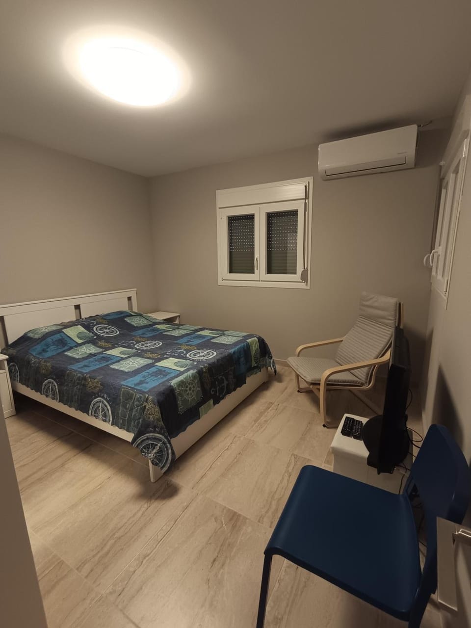 Bed, Photo of the whole room, Bedroom, air conditioner