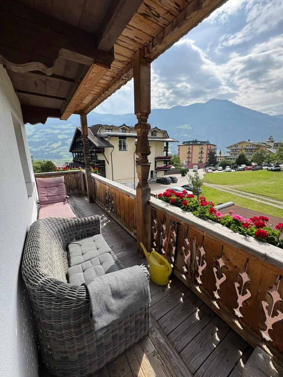 Natural landscape, View (from property/room), Balcony/Terrace, Seating area, Garden view, Mountain view