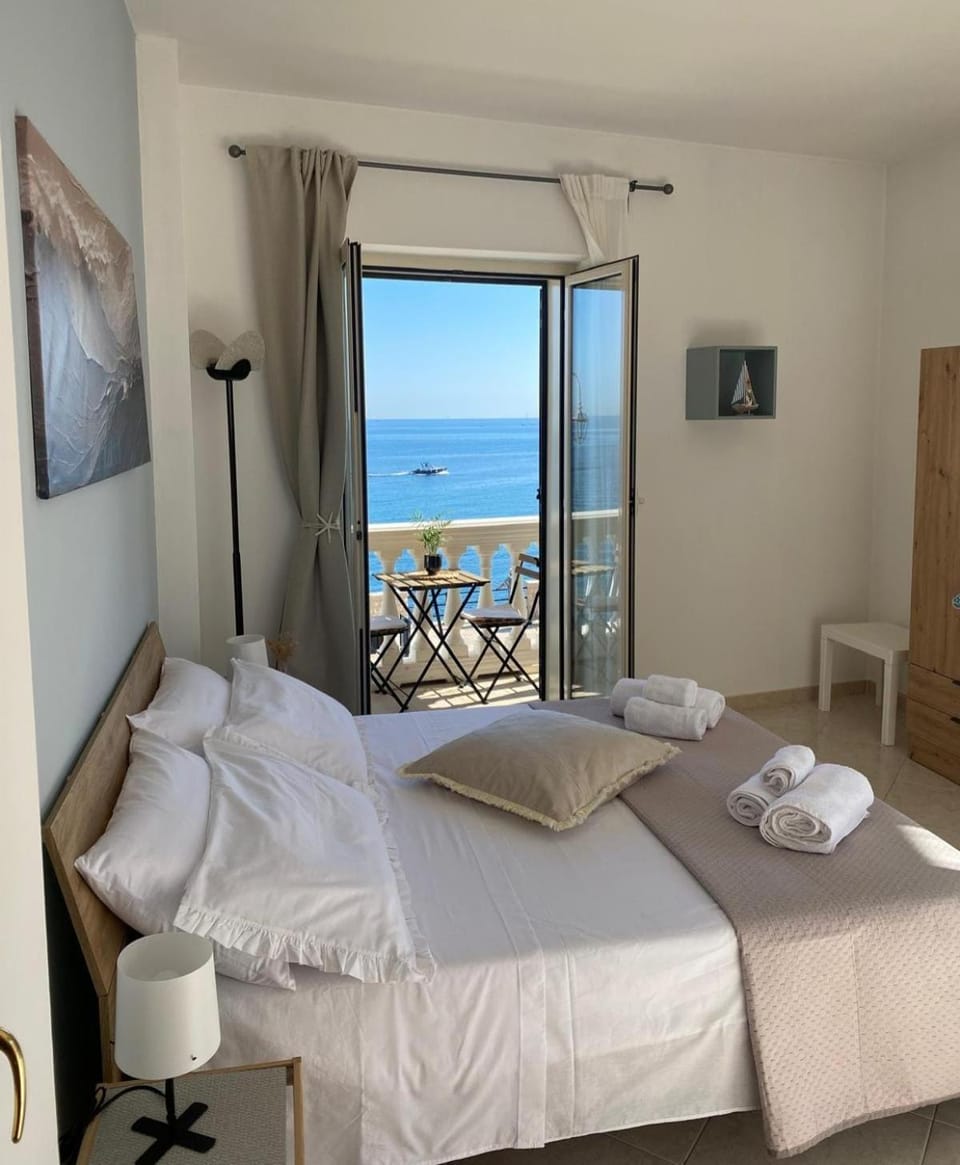 Bedroom, Sea view