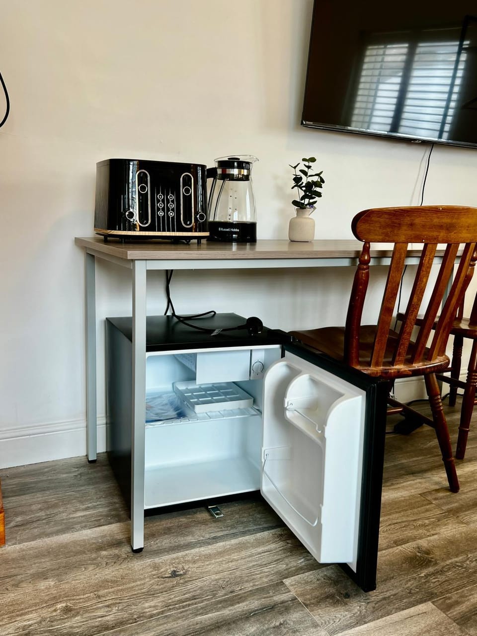 PENTHOUSE SOUTH Ocean Front Not Sea View EV 73 type2 untethered Bed and Breakfast in Saltburn-by-the-Sea