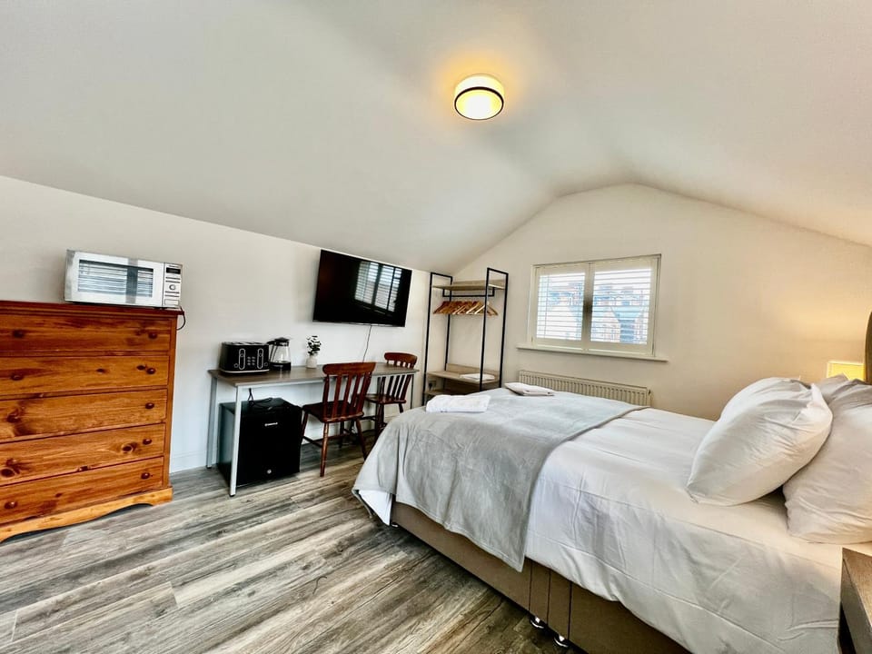 PENTHOUSE SOUTH Ocean Front Not Sea View EV 73 type2 untethered Bed and Breakfast in Saltburn-by-the-Sea