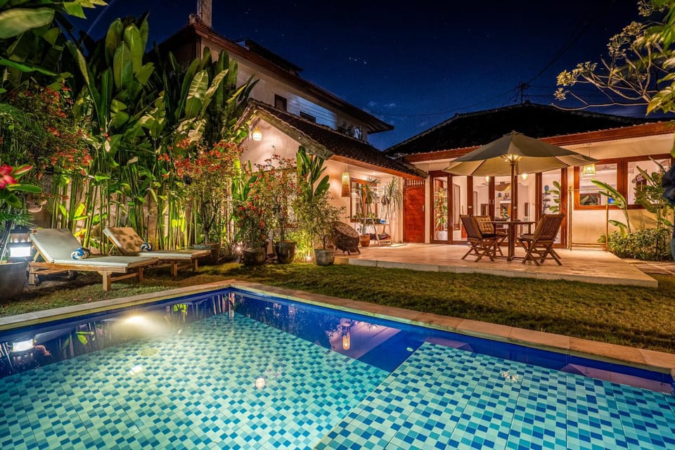 Property building, Patio, Night, Garden, Garden view, Pool view, Swimming pool, sunbed