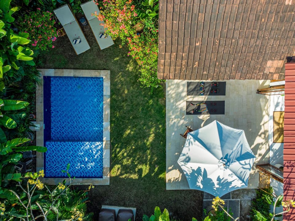 Property building, Day, Garden, Garden view