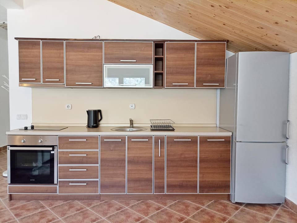 Kitchen or kitchenette, oven, stove