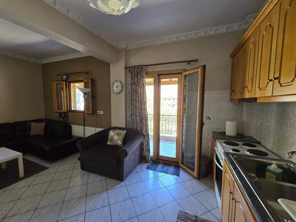 Kitchen or kitchenette, Living room, stove