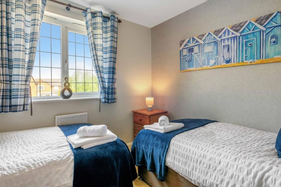 4Bed House close to East Midlands Airport - FREE Parking and FAST WiFi Apartment in Charnwood