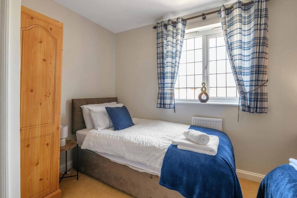 4Bed House close to East Midlands Airport - FREE Parking and FAST WiFi Apartment in Charnwood