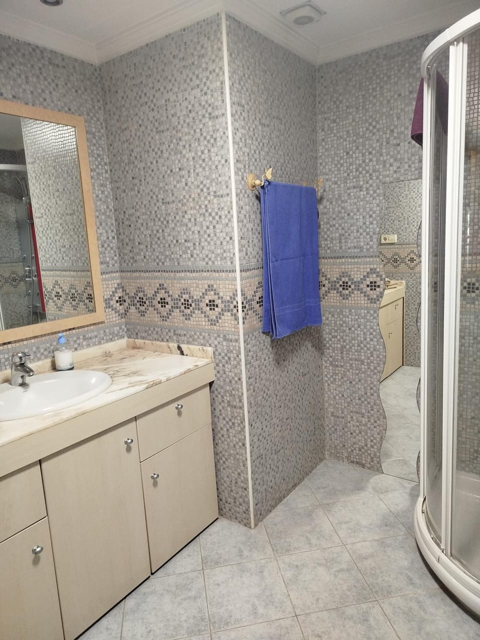 Shower, Bathroom, towels