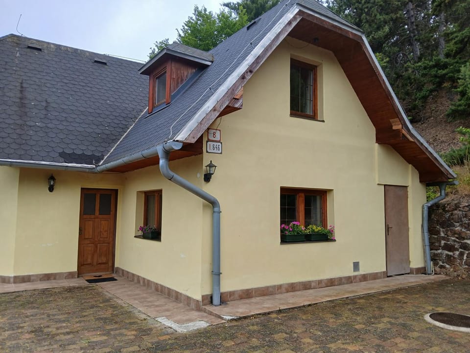 NAŠE VAŠE Domček pod starým mestom House in Slovakia