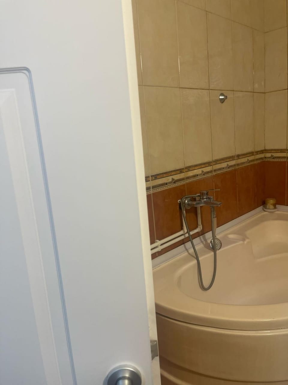 House with a very quiet location Shtëpi me një vendndodhje shumë të qetë House in Montenegro