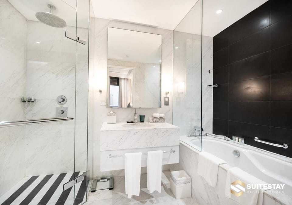 Shower, Toilet, Bathroom, Bath, towels