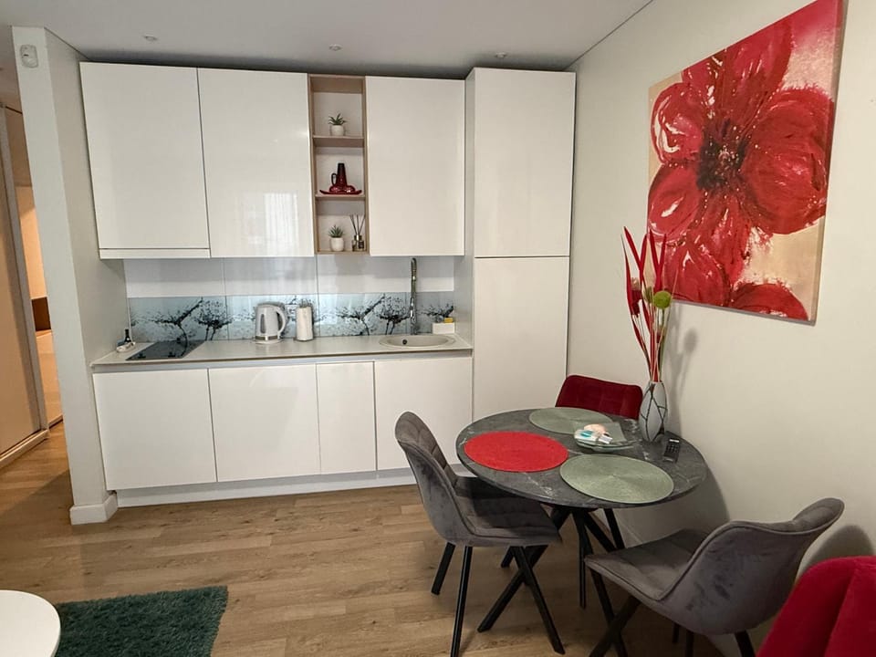 Kitchen or kitchenette, Dining area, pet friendly, stove
