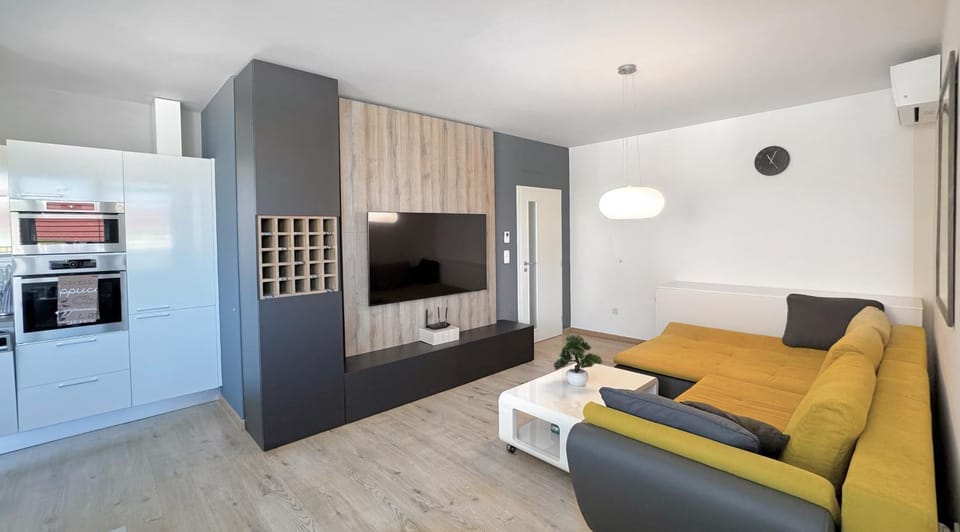Communal lounge/ TV room, TV and multimedia, Kitchen or kitchenette, Living room, Seating area, minibar, oven