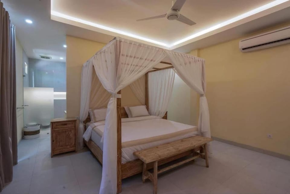 Bed, Bathroom, Bedroom