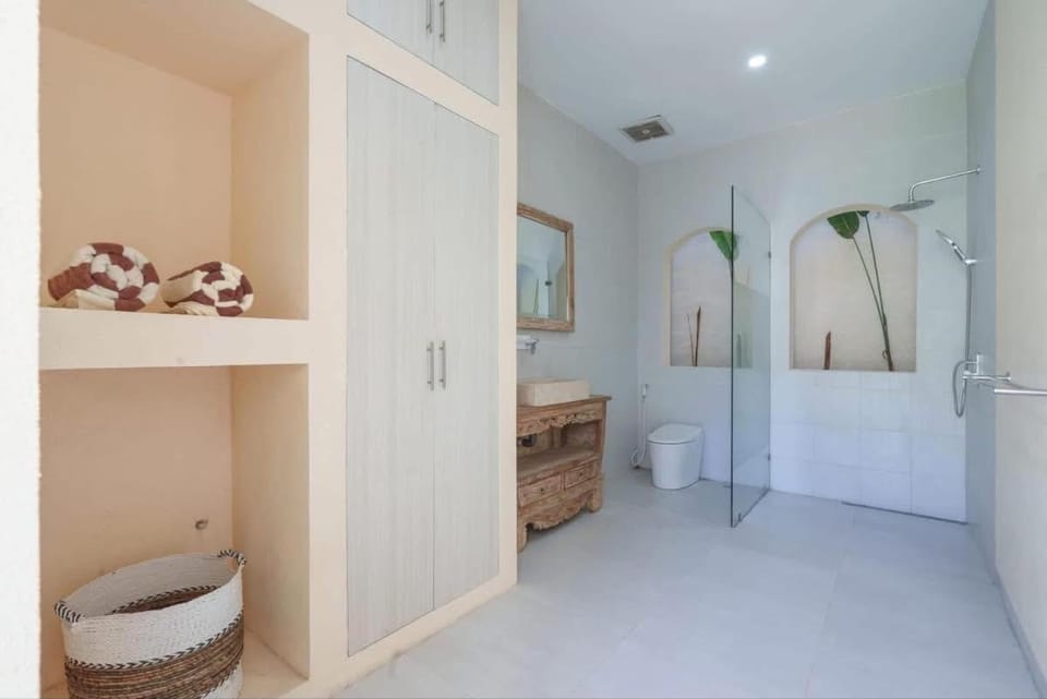 Shower, towels