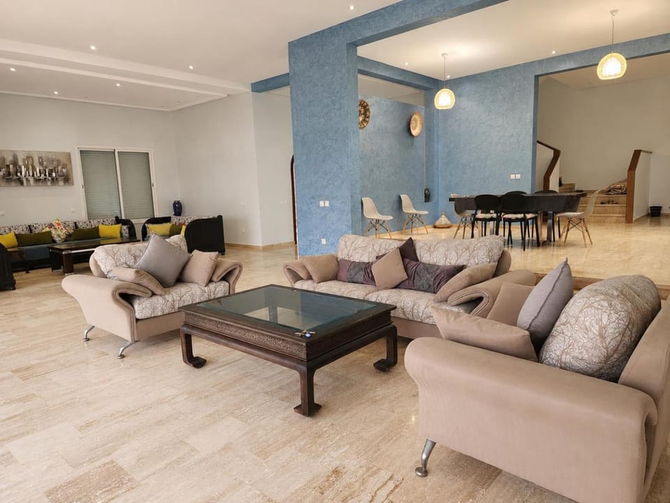 Living room, Seating area